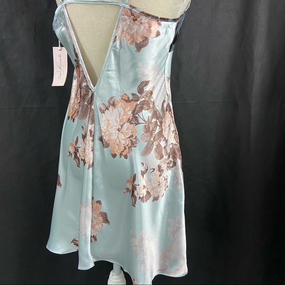 NEW with TAG Linea Donatella Satin and Lace Nightgown,Very Pretty, Sz M - Picture 5 of 13